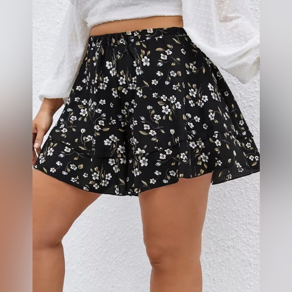 Skort-Style Floral Shorts - Picture 3 of 7
